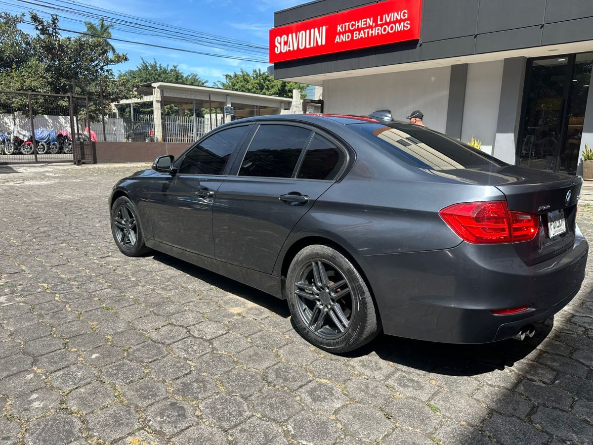 BMW 328 I - 2014                                        