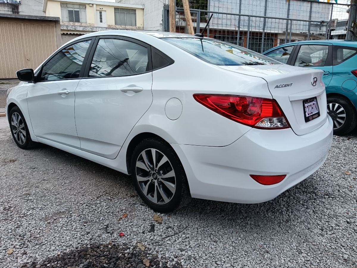 HYUNDAI ACCENT - 2017                                        
