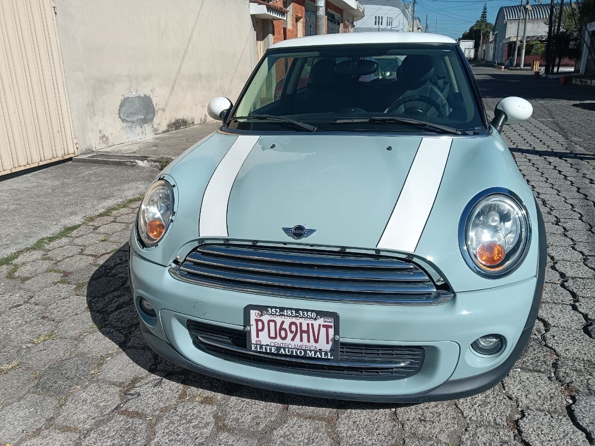 MINI COOPER - 2013                                        