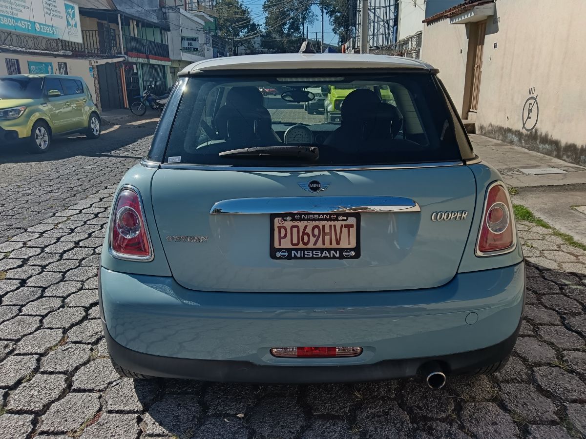 MINI COOPER - 2013                                        