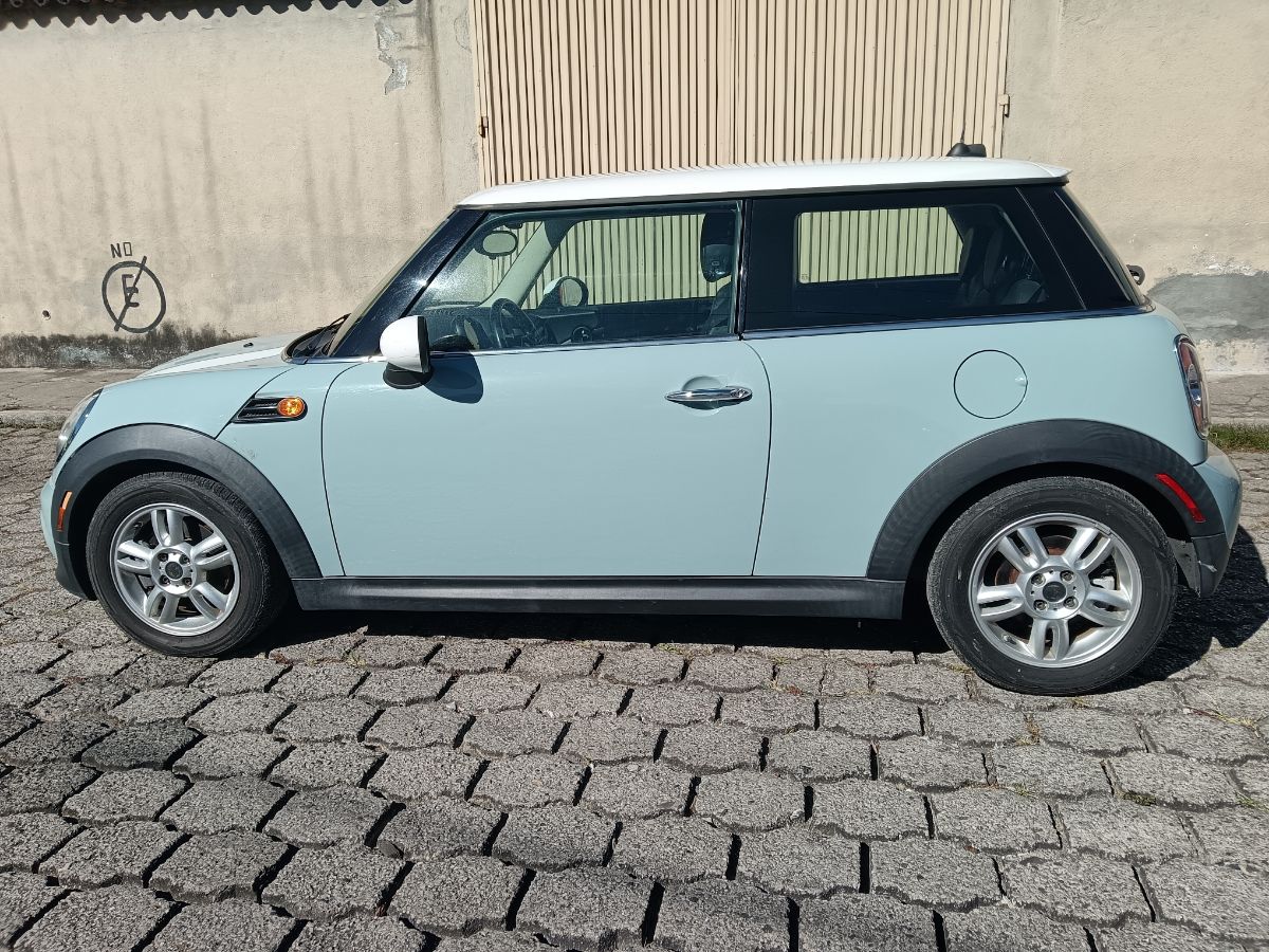 MINI COOPER - 2013                                        