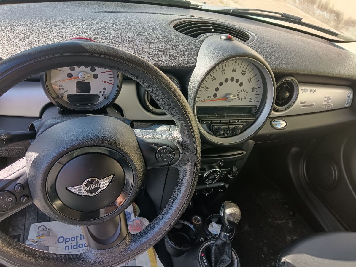 MINI COOPER - 2013                                        