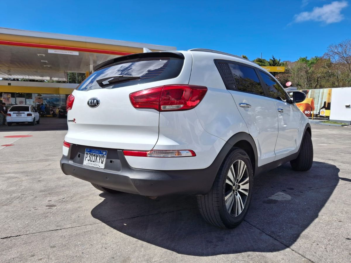 KIA SPORTAGE - 2014                                        