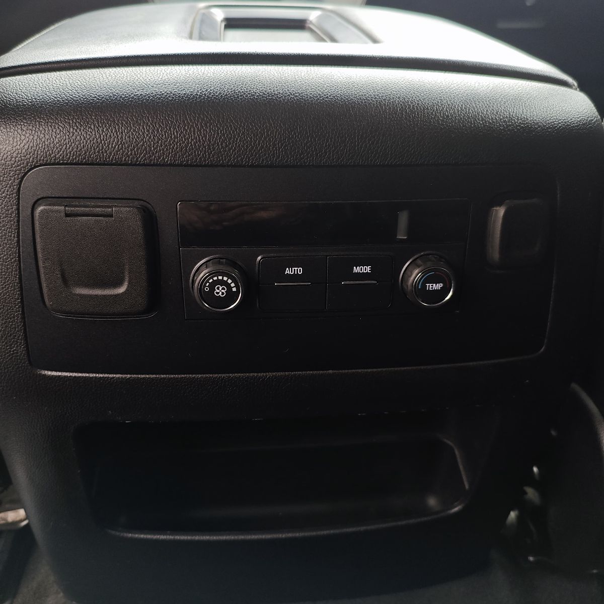 CHEVROLET SUBURBAN - 2019                                        