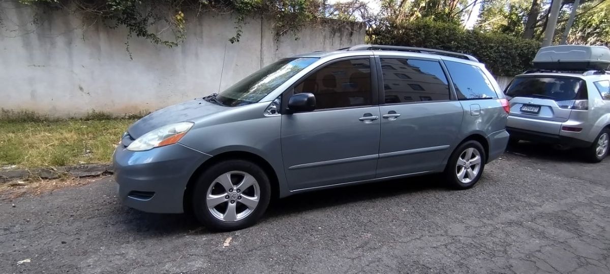 TOYOTA SIENNA XLE - 2006                                        