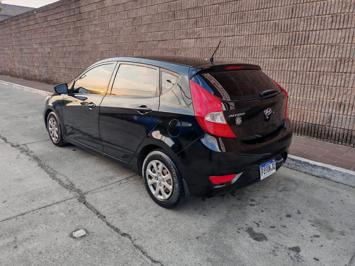 HYUNDAI ACCENT - 2013                                        