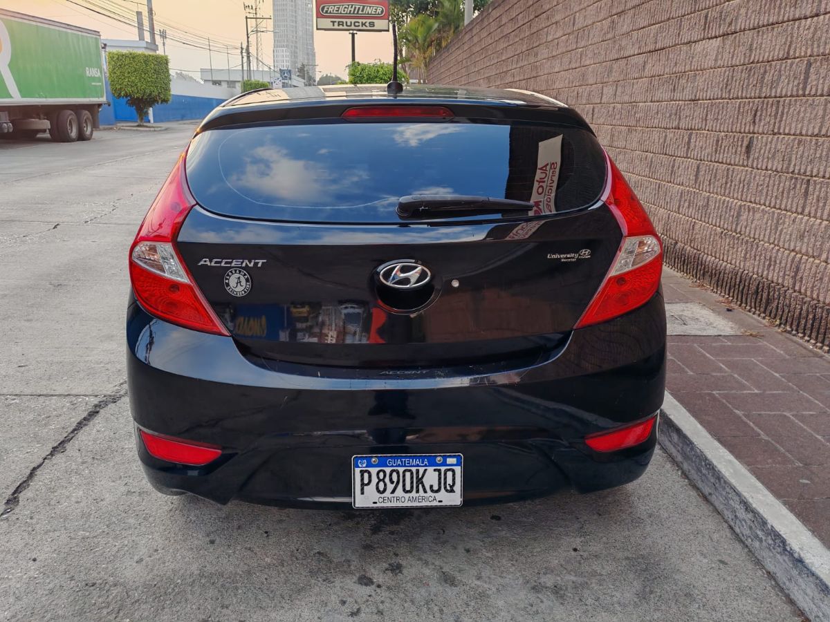 HYUNDAI ACCENT - 2013                                        