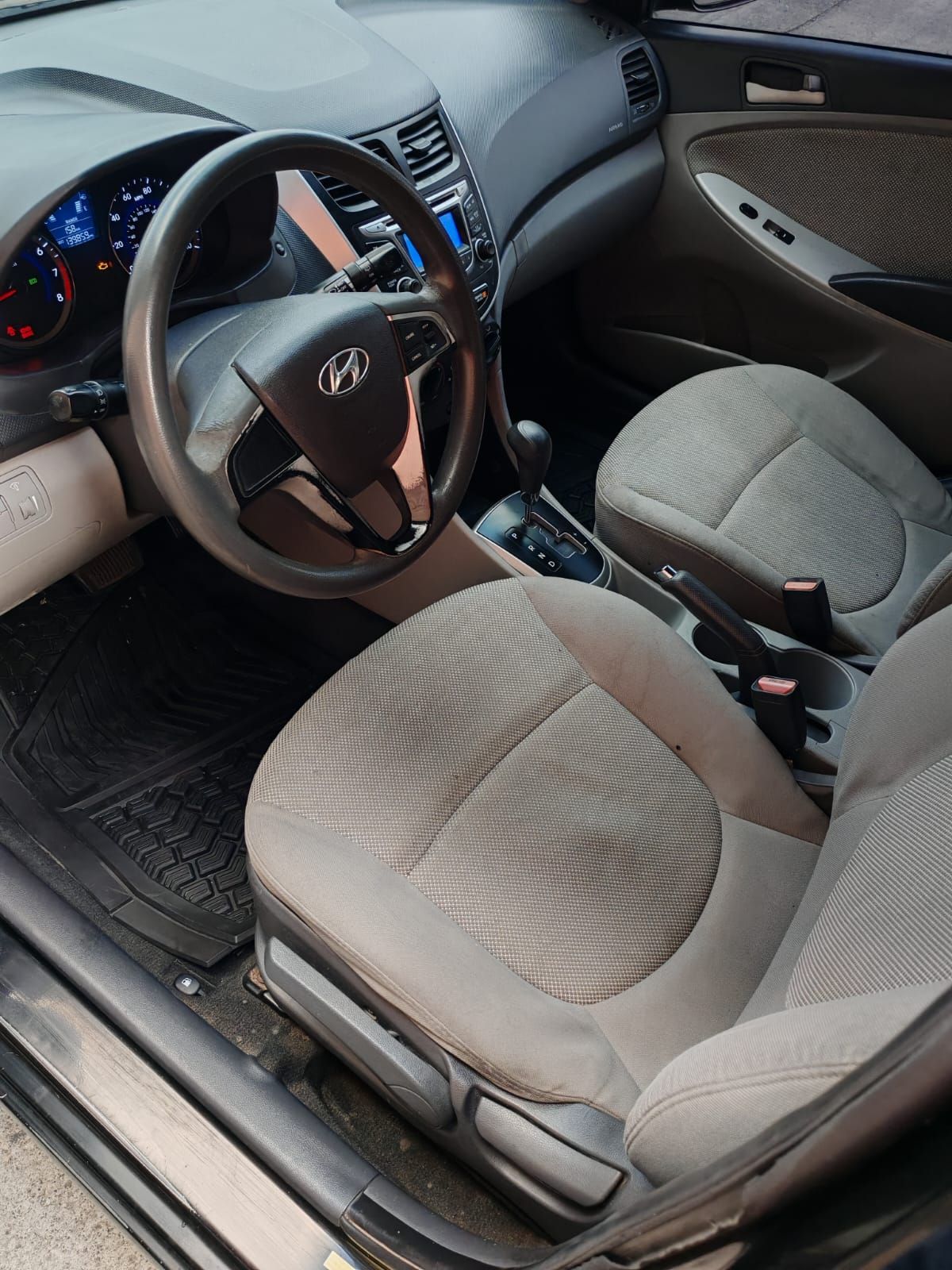 HYUNDAI ACCENT - 2013                                        