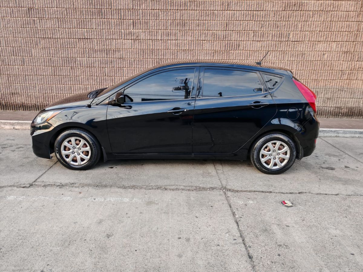HYUNDAI ACCENT - 2013                                        