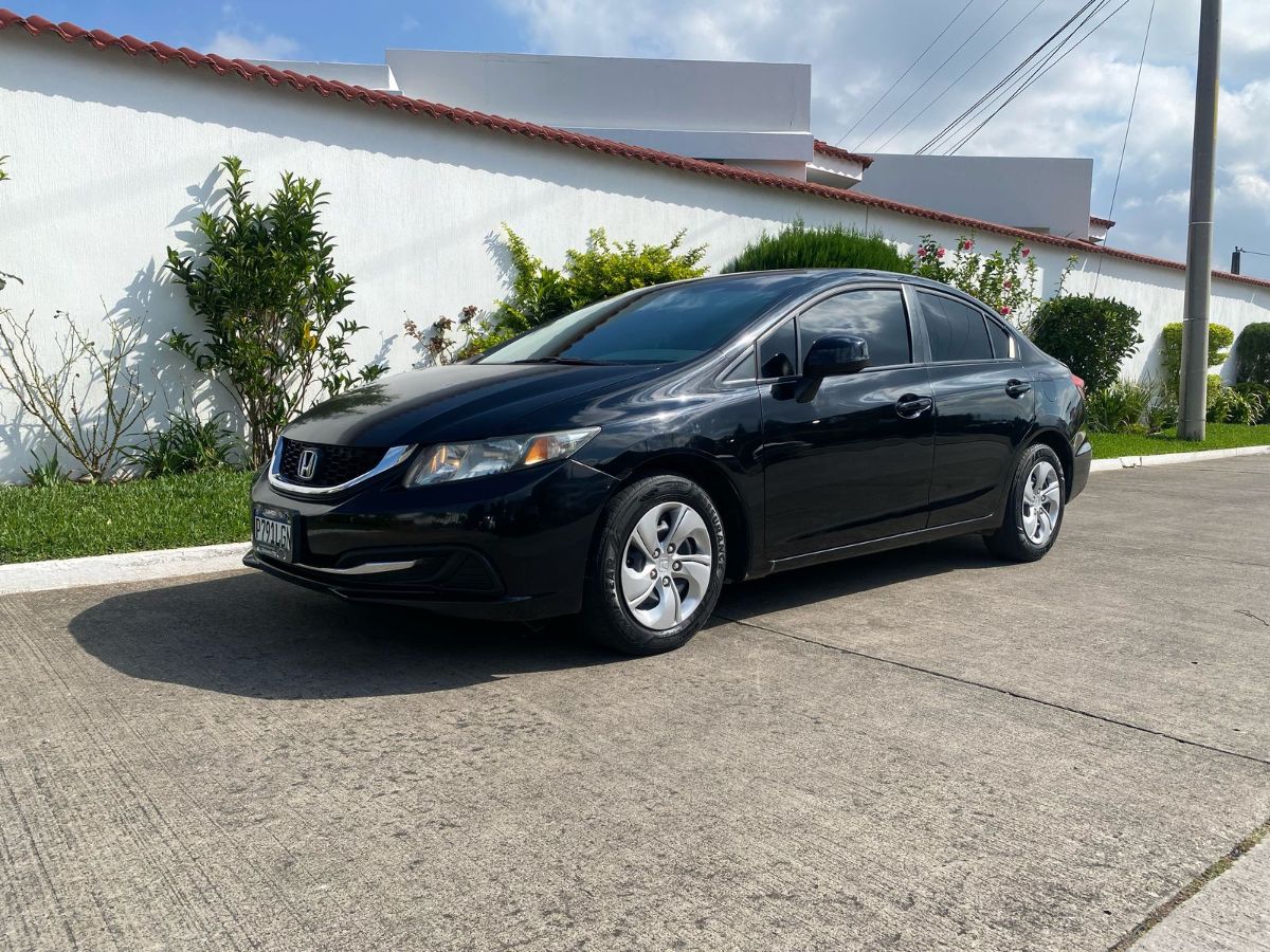 HONDA CIVIC LX - 2013                                        
