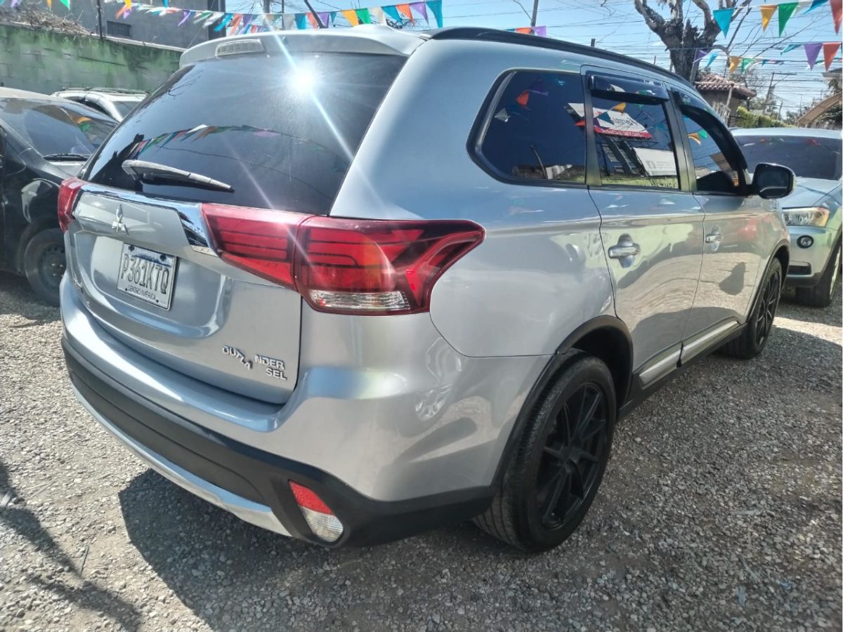 MITSUBISHI outlander - 2016                                        