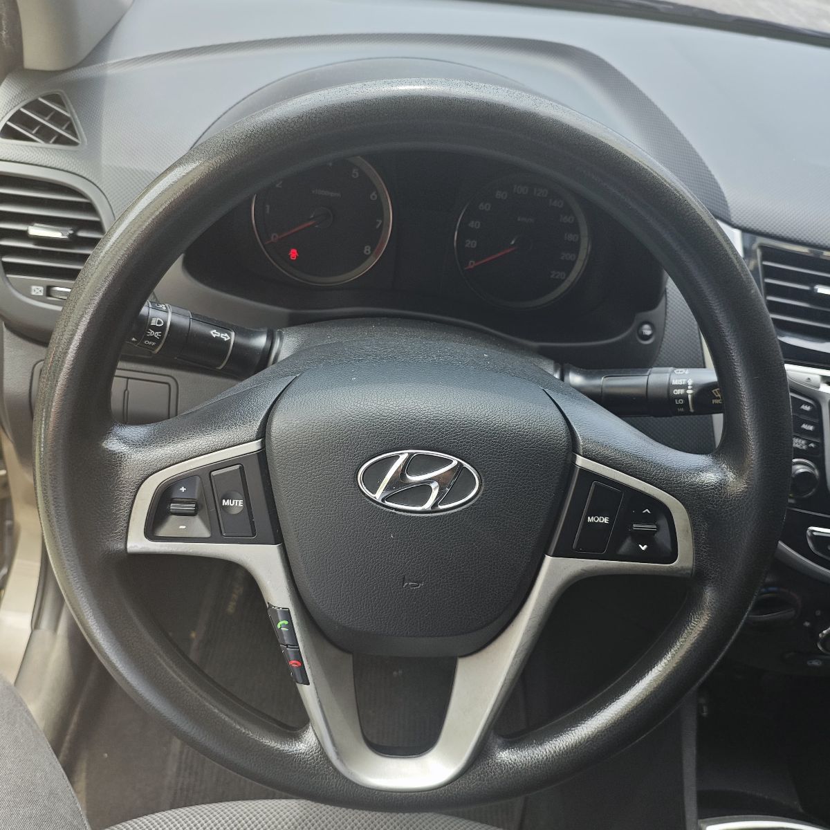 HYUNDAI ACCENT - 2014                                        