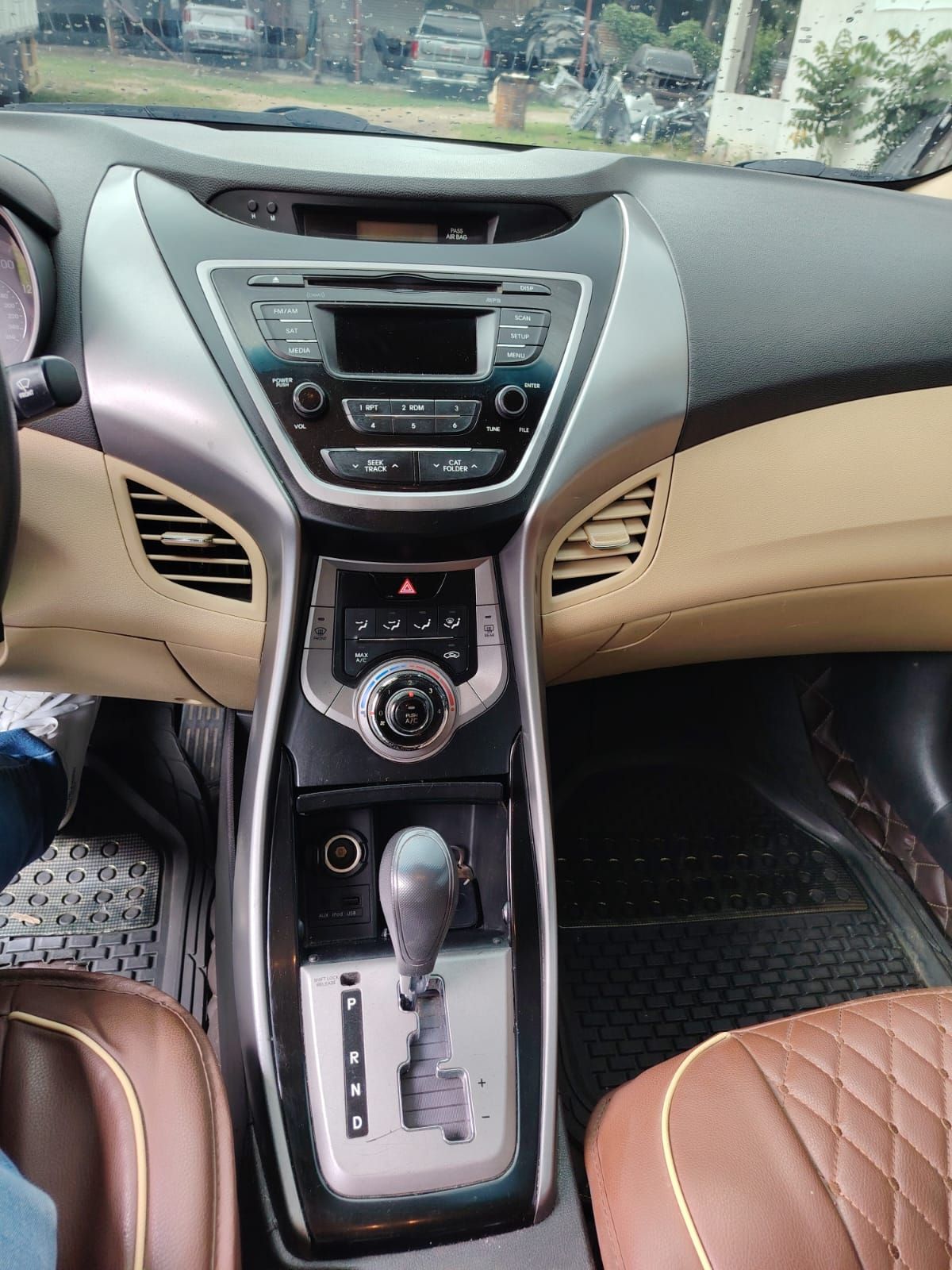 HYUNDAI ELANTRA - 2013                                        