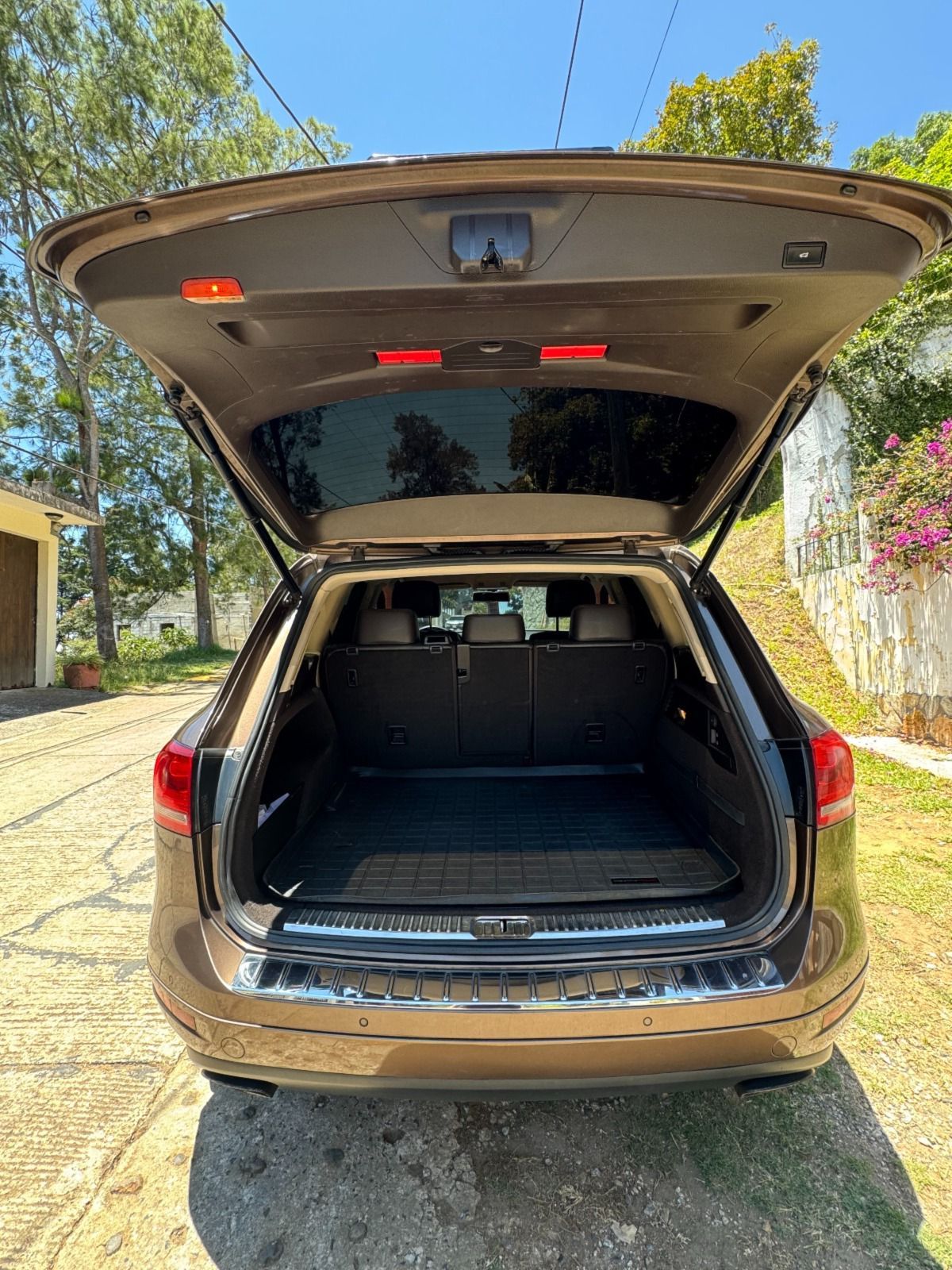 VOLKSWAGEN TOUAREG - 2012                                        