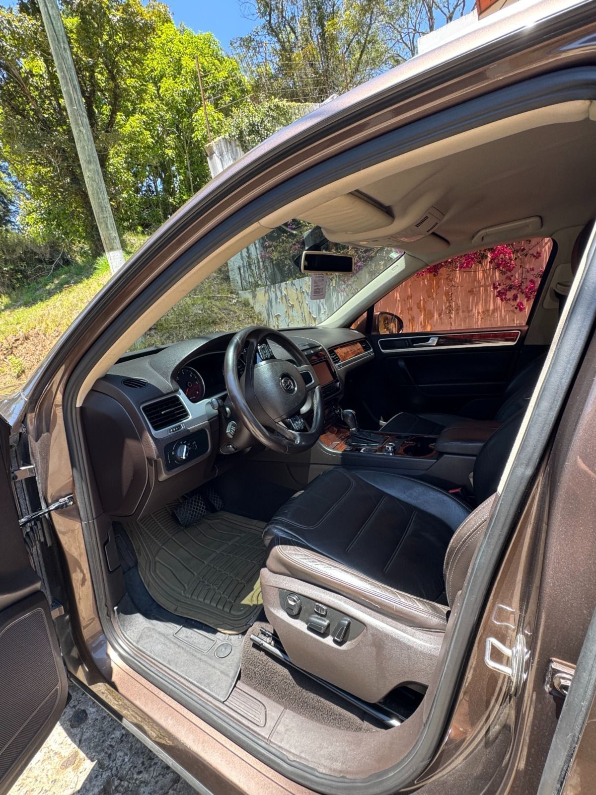 VOLKSWAGEN TOUAREG - 2012                                        