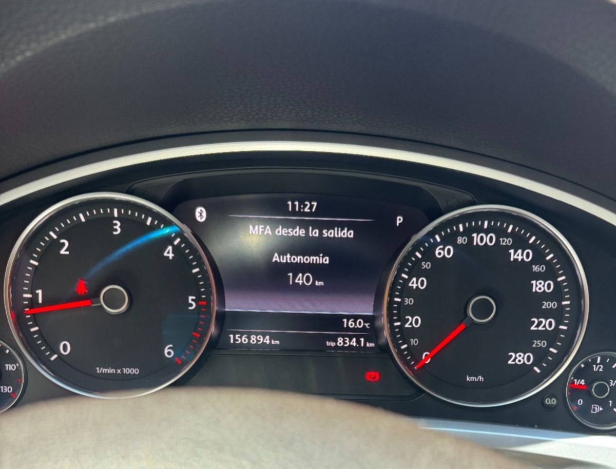 VOLKSWAGEN TOUAREG - 2012                                        