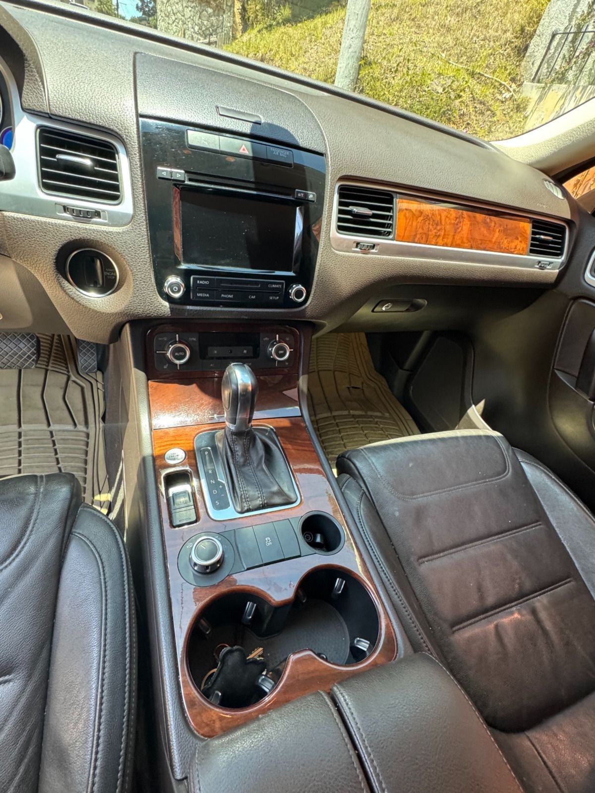 VOLKSWAGEN TOUAREG - 2012                                        