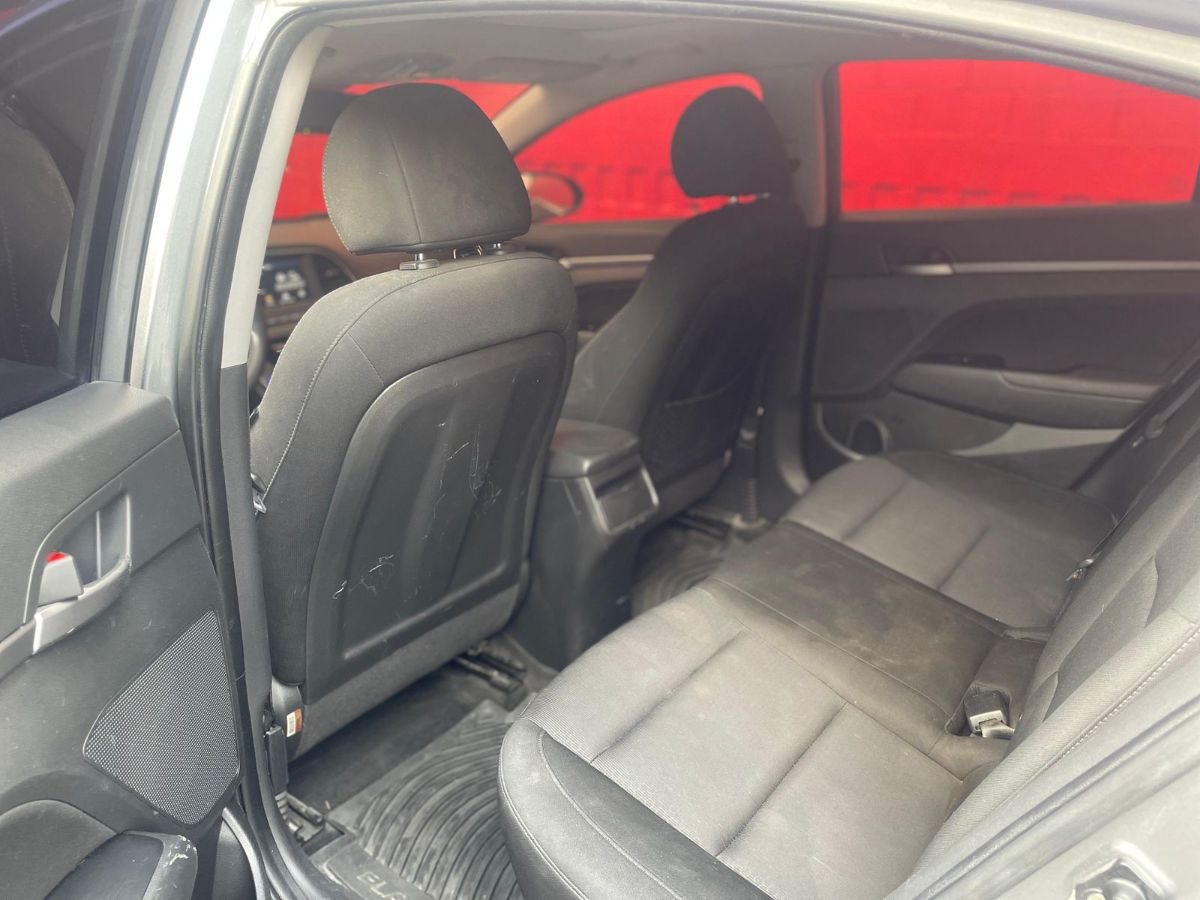 HYUNDAI ELANTRA - 2018                                        