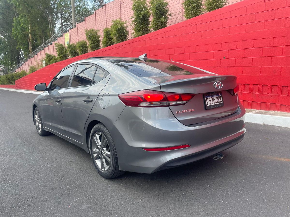 HYUNDAI ELANTRA - 2018                                        