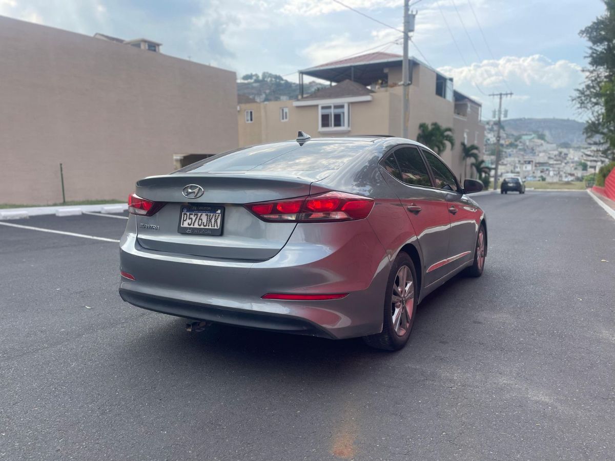 HYUNDAI ELANTRA - 2018                                        
