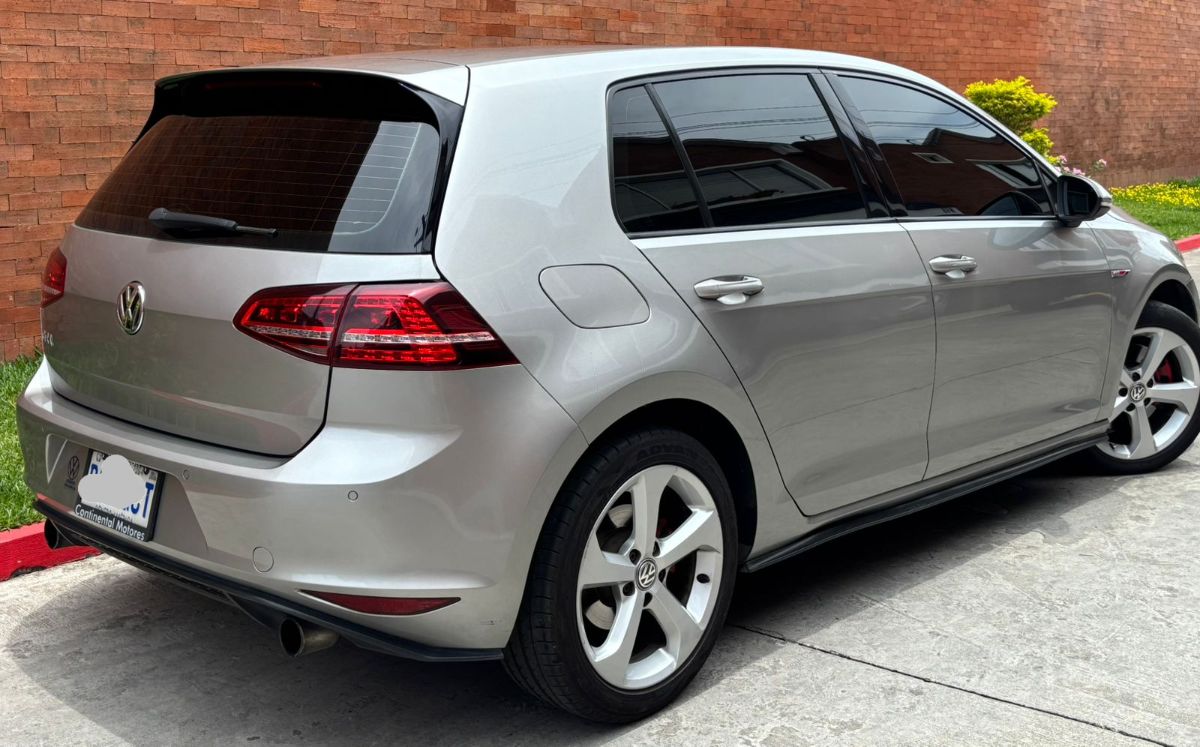 VOLKSWAGEN GOLF - 2016                                        