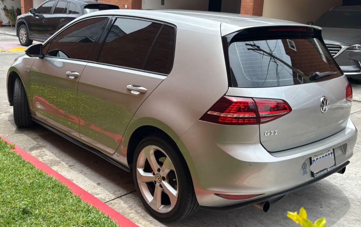 VOLKSWAGEN GOLF - 2016                                        