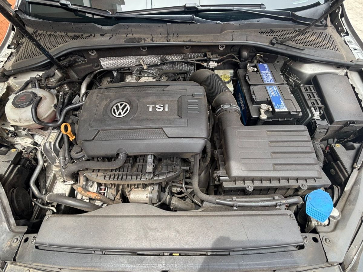 VOLKSWAGEN GOLF - 2016                                        