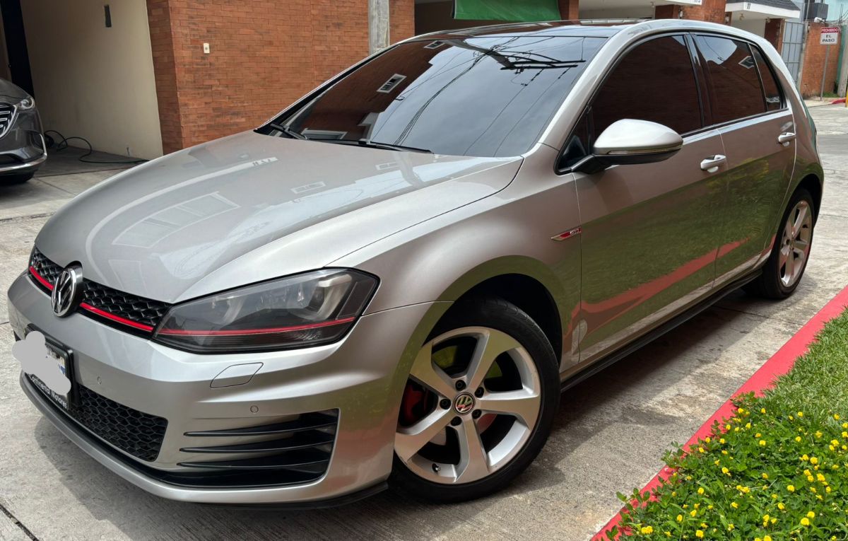 VOLKSWAGEN GOLF - 2016                                        