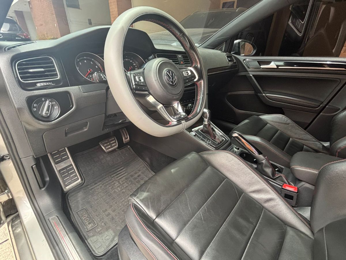 VOLKSWAGEN GOLF - 2016                                        