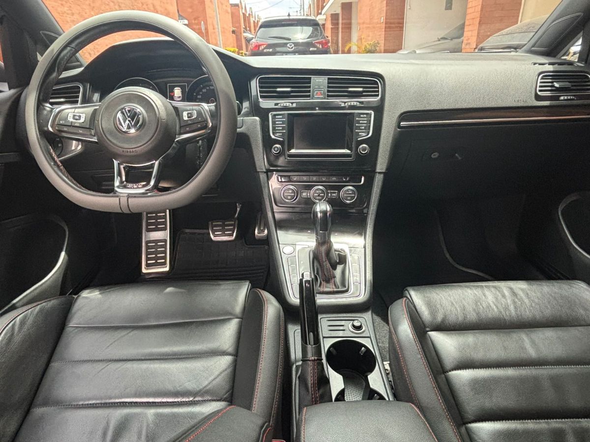 VOLKSWAGEN GOLF - 2016                                        