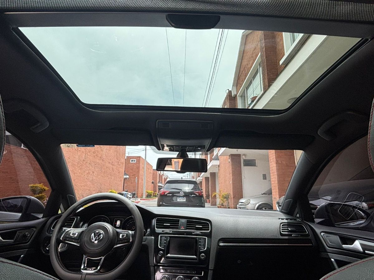 VOLKSWAGEN GOLF - 2016                                        