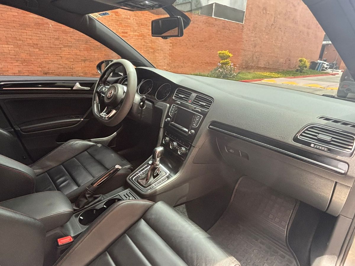 VOLKSWAGEN GOLF - 2016                                        