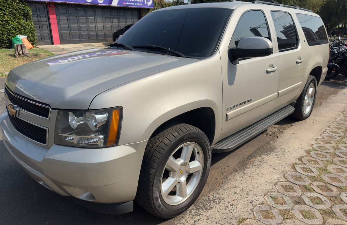 CHEVROLET SUBURBAN LT - 2007                                        