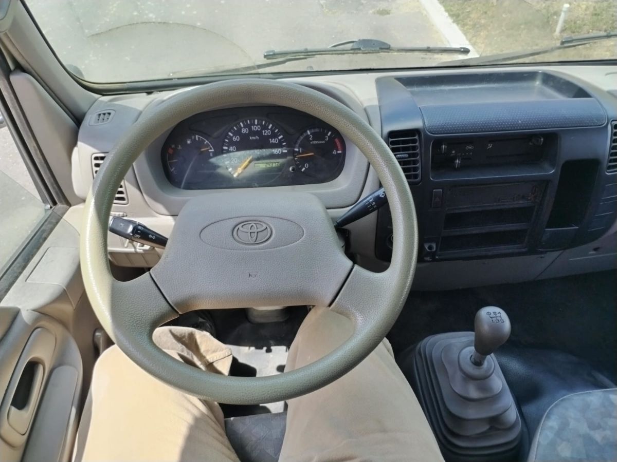 TOYOTA DINA - 2011                                        