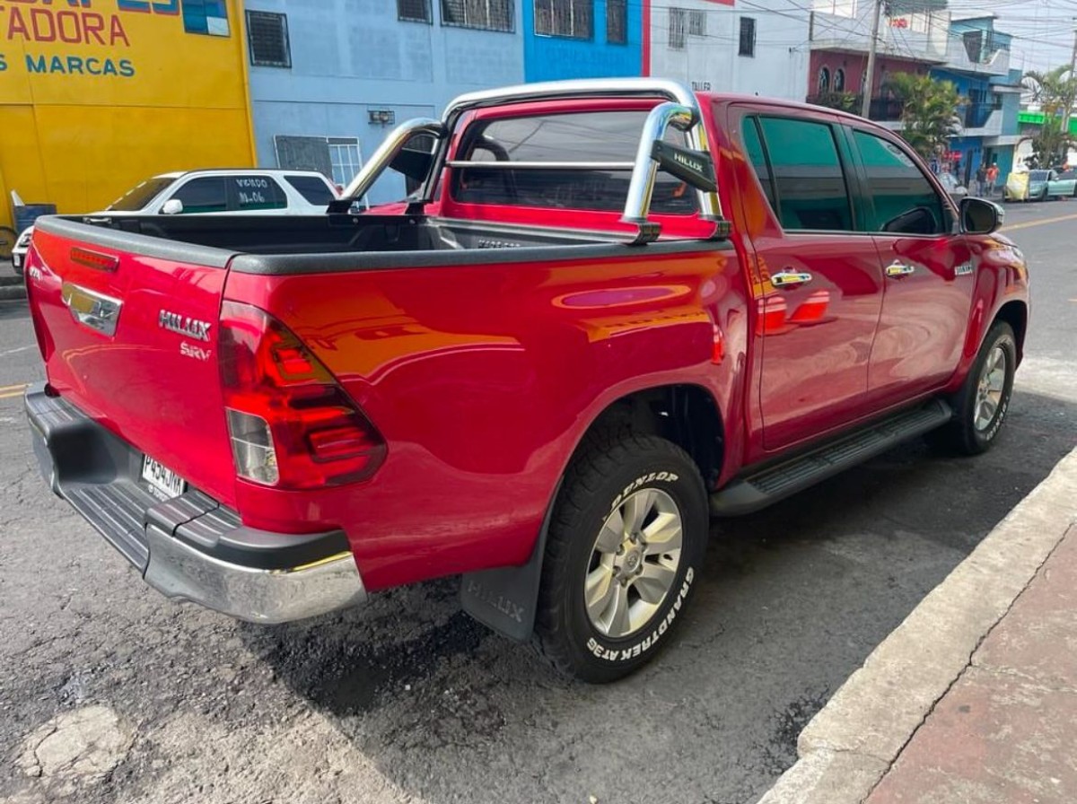 TOYOTA HILUX - 2020                                        