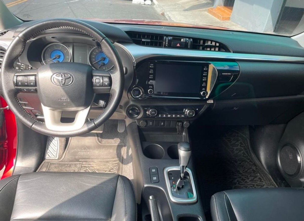 TOYOTA HILUX - 2020                                        