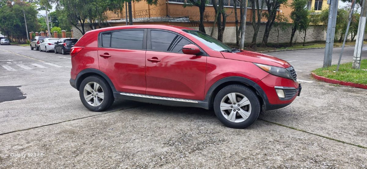 KIA SPORTAGE - 2012                                        