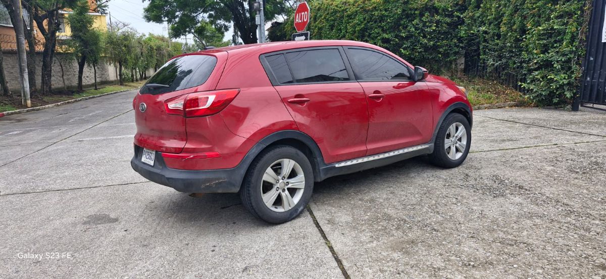 KIA SPORTAGE - 2012                                        