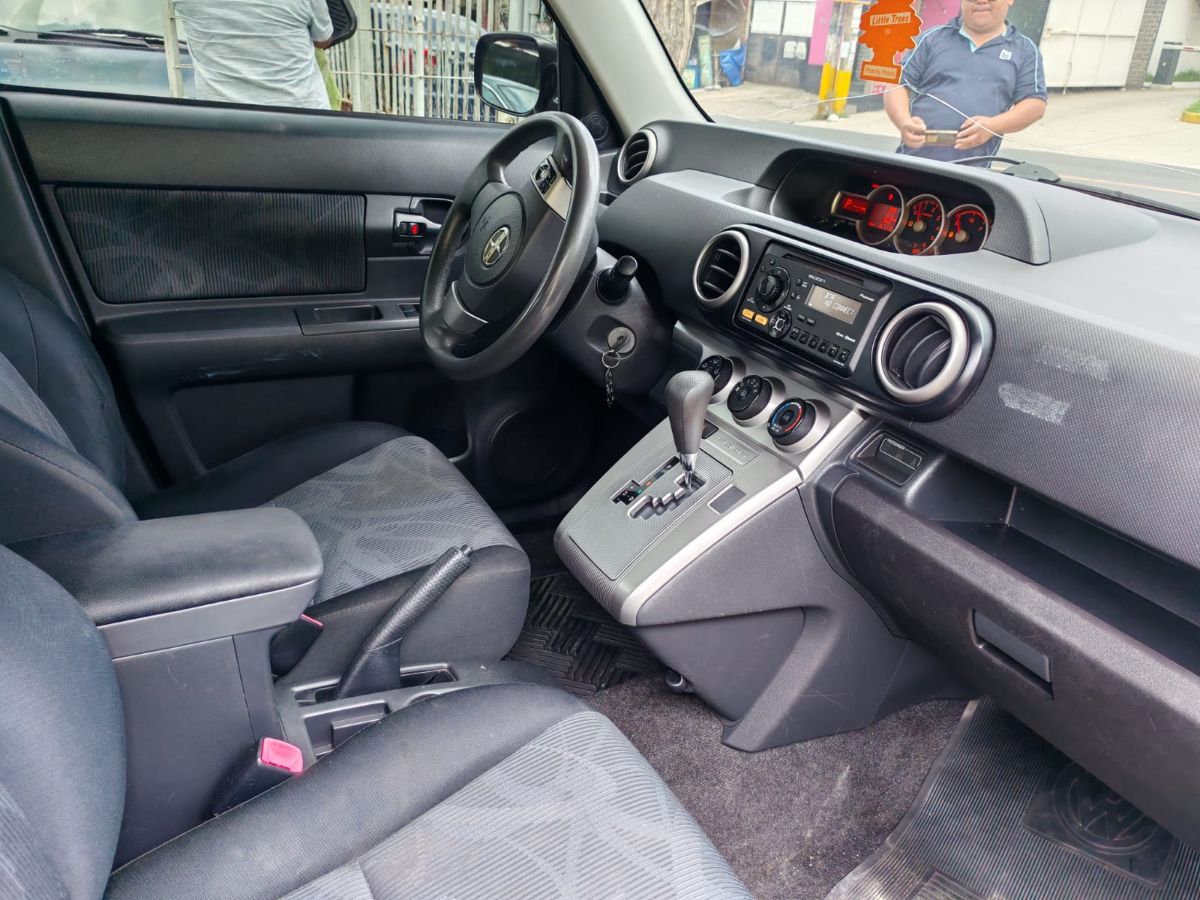 TOYOTA  SCION XB - 2012                                        