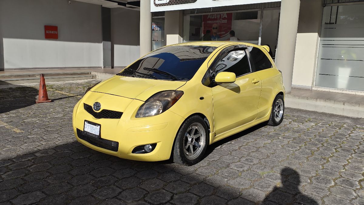 TOYOTA YARIS - 2010                                        