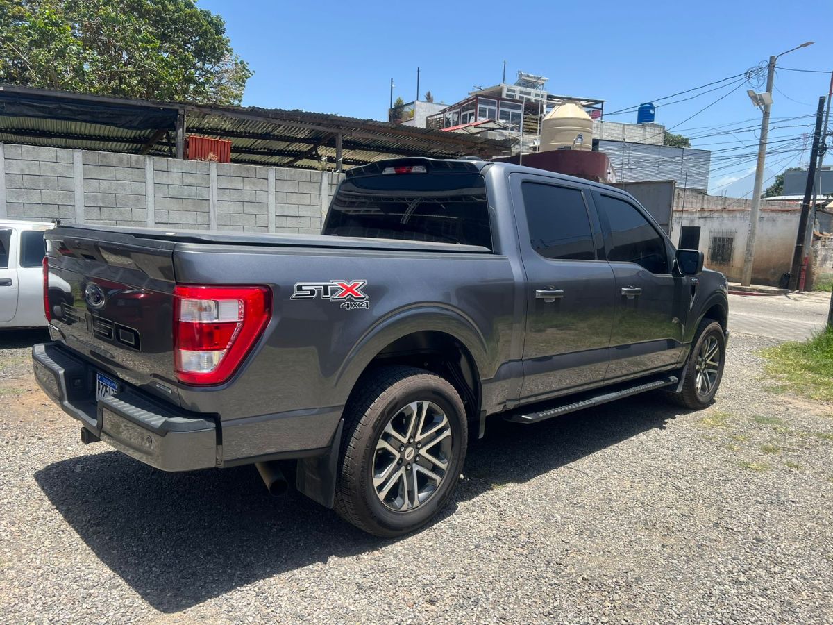 FORD F-150 XLT - 2021                                        