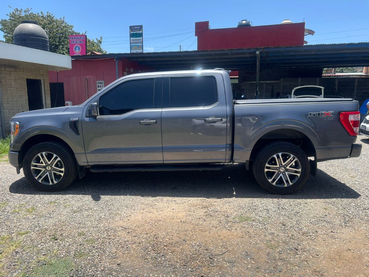 FORD F-150 XLT - 2021                                        