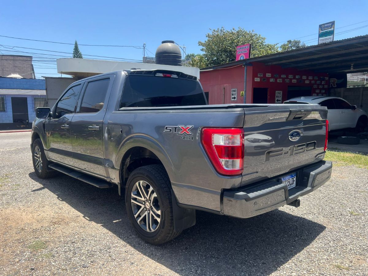 FORD F-150 XLT - 2021                                        