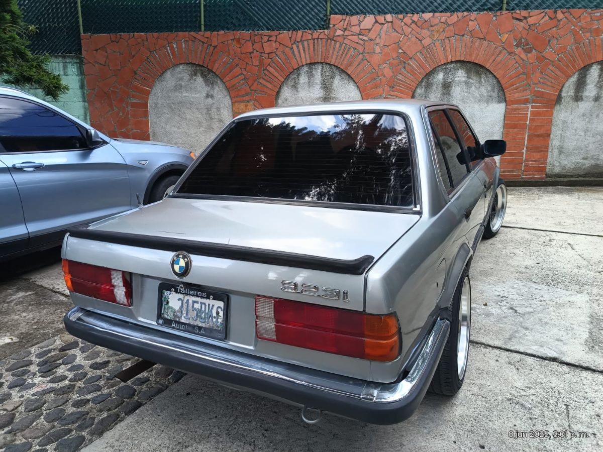 BMW 323I - 1986                                        