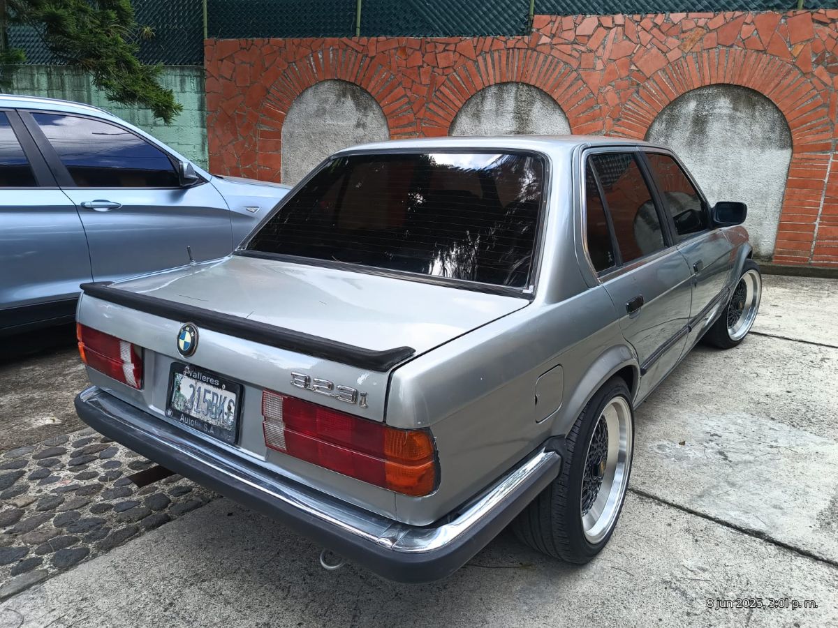 BMW 323I - 1986                                        