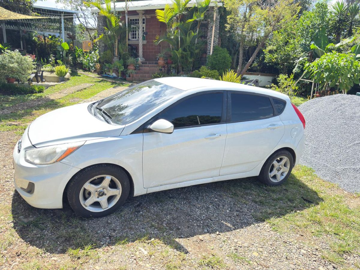 HYUNDAI ACCENT - 2016                                        