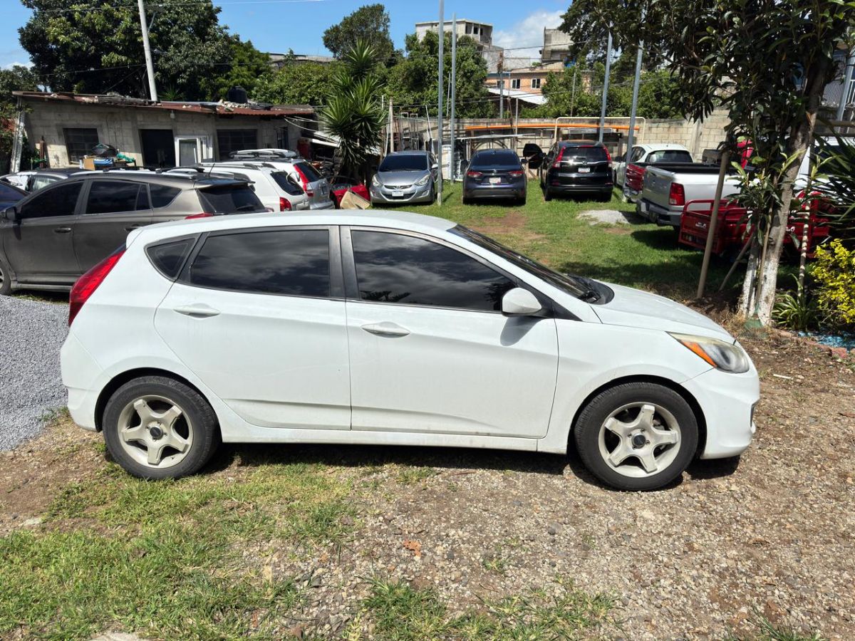 HYUNDAI ACCENT - 2016                                        