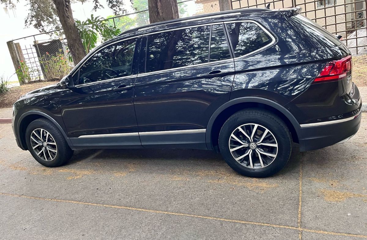 VOLKSWAGEN TIGUAN - 2020                                        