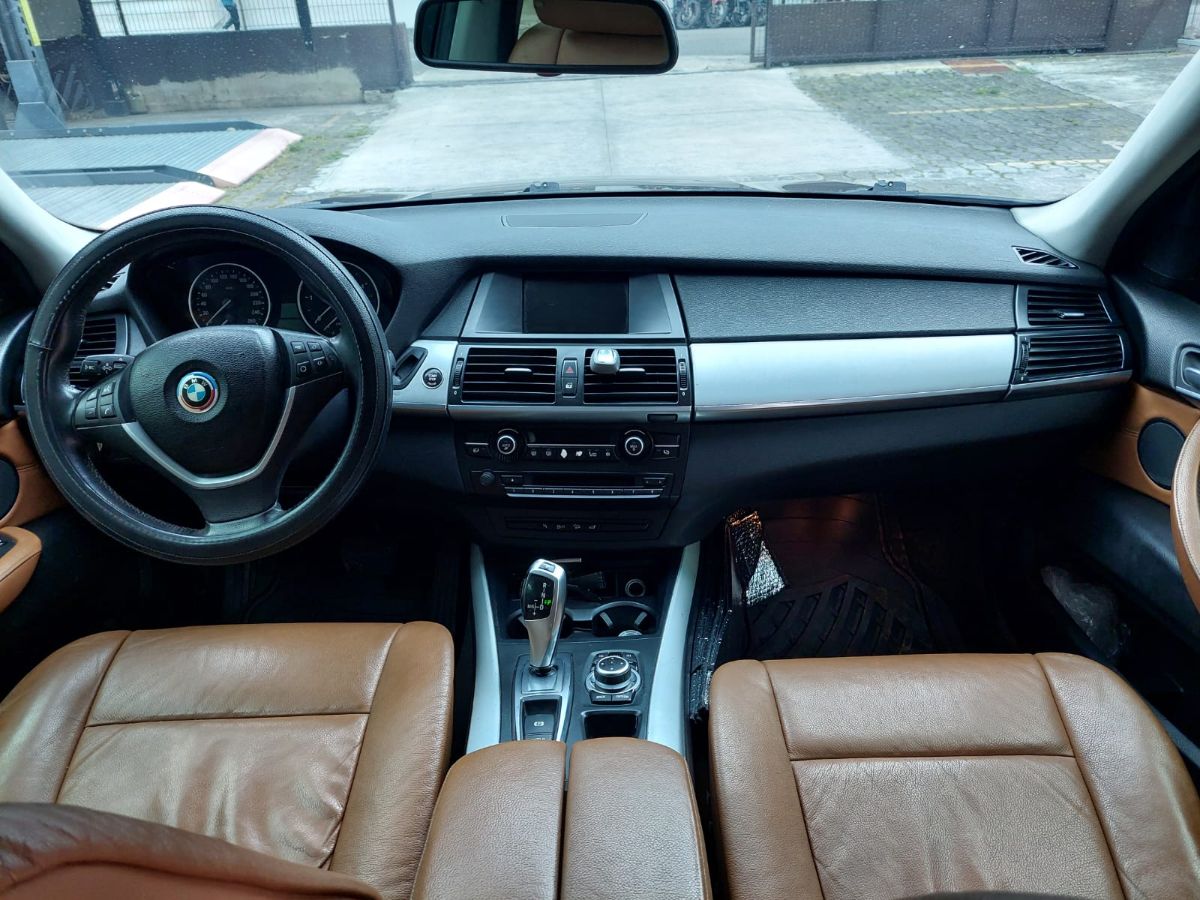 BMW X5 - 2010                                        