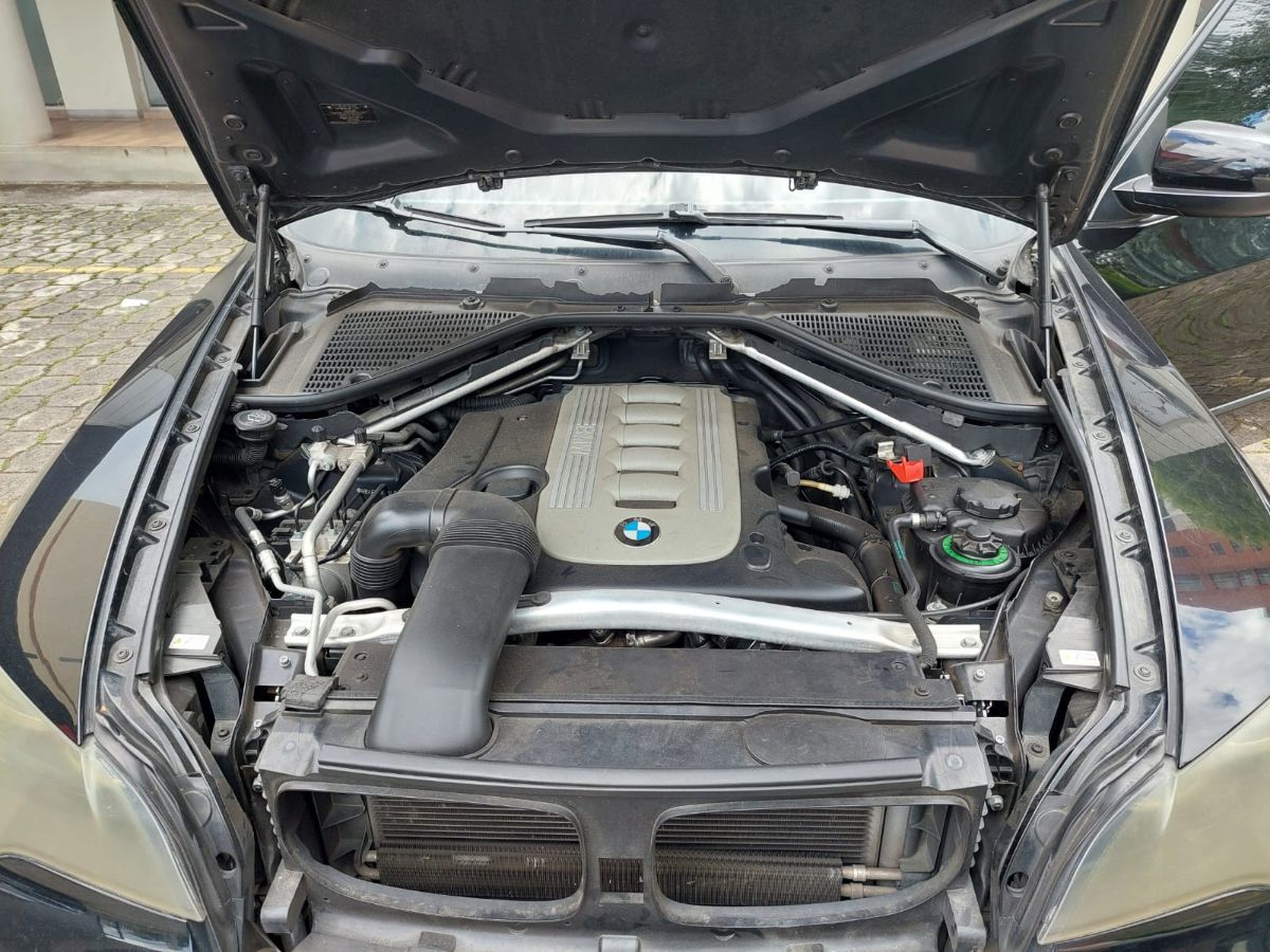 BMW X5 - 2010                                        